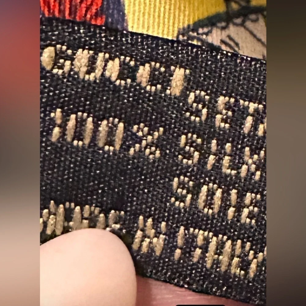 GUCCI SILK 🚩 ASCOT OR POCKET SCARF BLUE GREEN RED GUCCI EMBLEM FLAGS ITALY - Picture 3 of 3